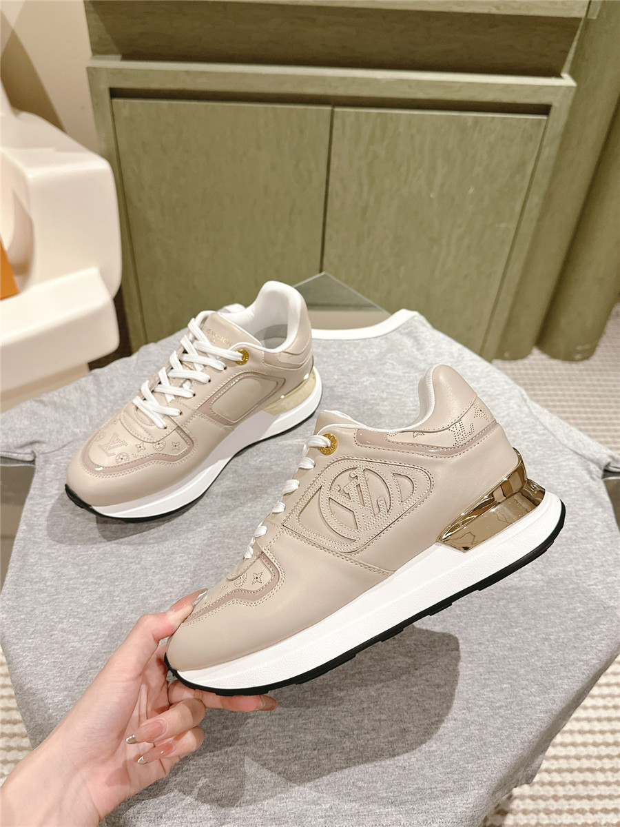 l0vis Vvtt0n lv women runaway sneakers