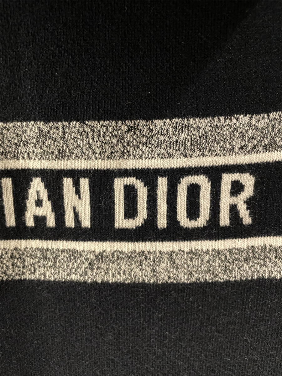 D10r oblique reversible hooded cardigan in blue