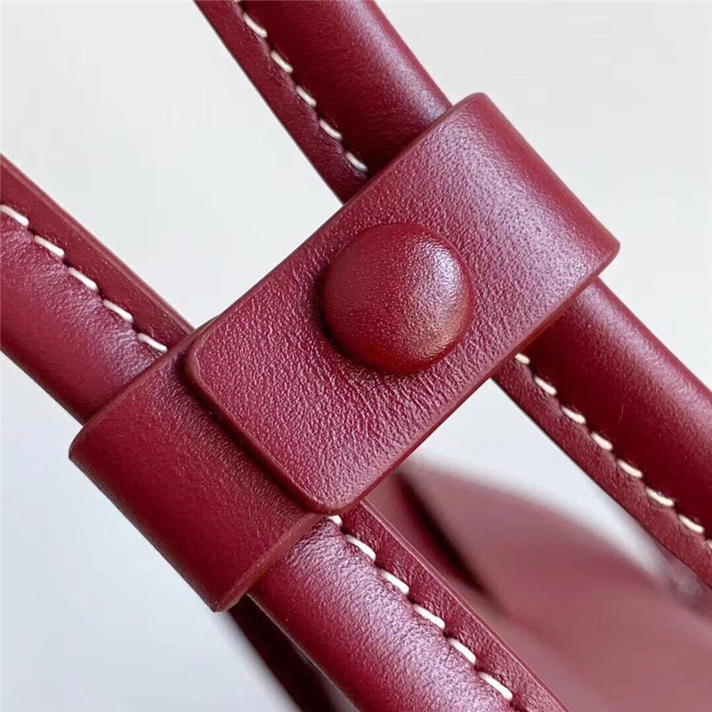 b0tt*ga Ven*ta arco 33 bag wine red