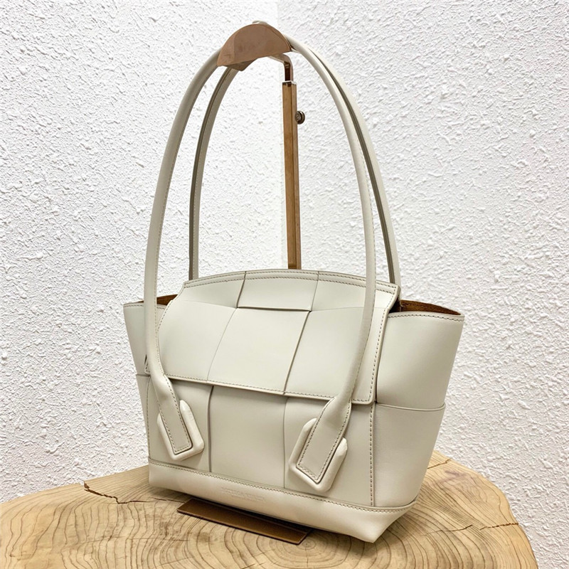 b0tt*ga Ven*ta arco 33 bag