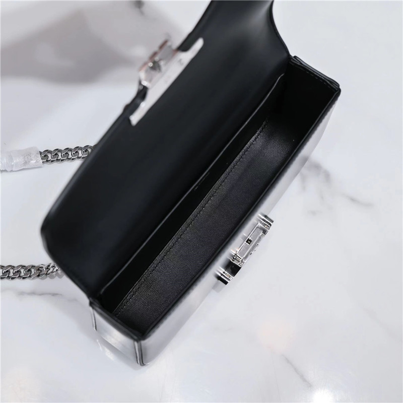 Ce1i*e triomphe chain shoulder bag in black