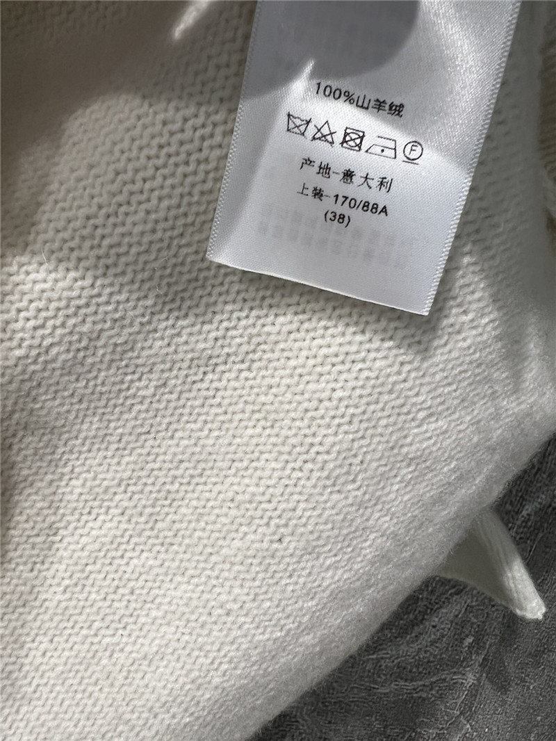 D10r lucky star shoulder button cashmere sweater