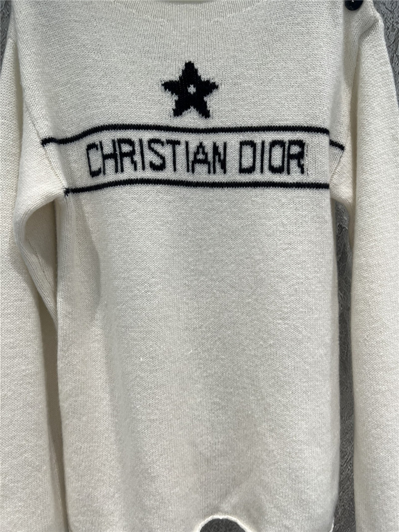 D10r lucky star shoulder button cashmere sweater