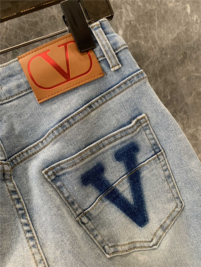 Va1e*ntin0 v logo jeans