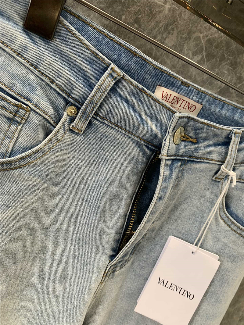 Va1e*ntin0 v logo jeans