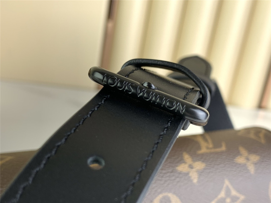 l0vis Vvtt0n montsouris messenger pm shoulder bag