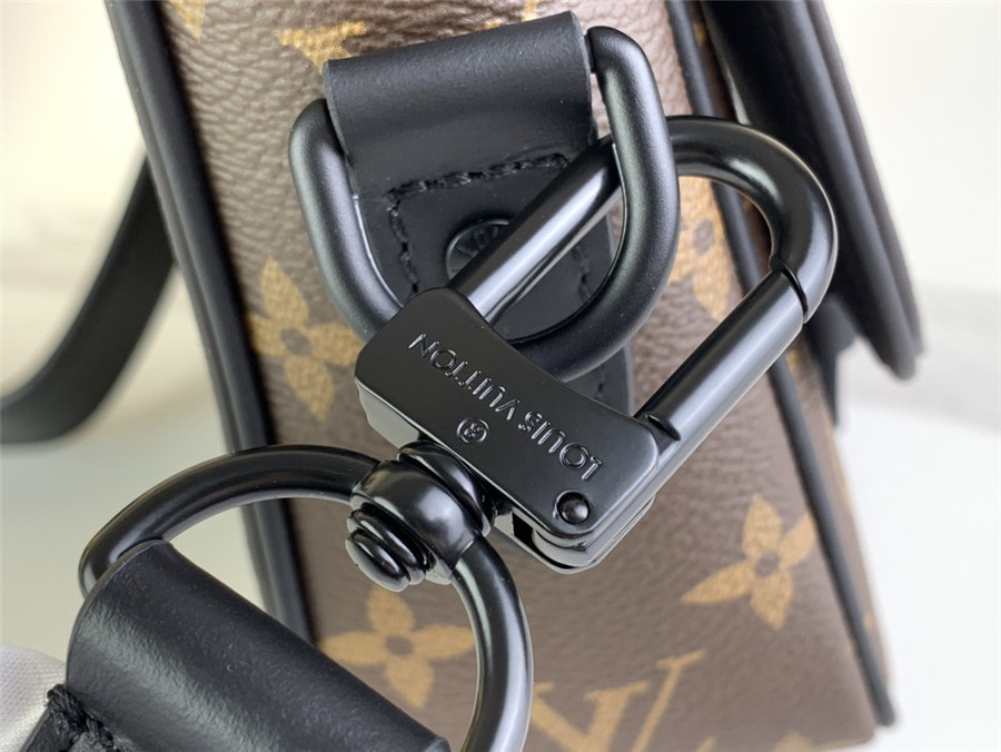 l0vis Vvtt0n montsouris messenger pm shoulder bag