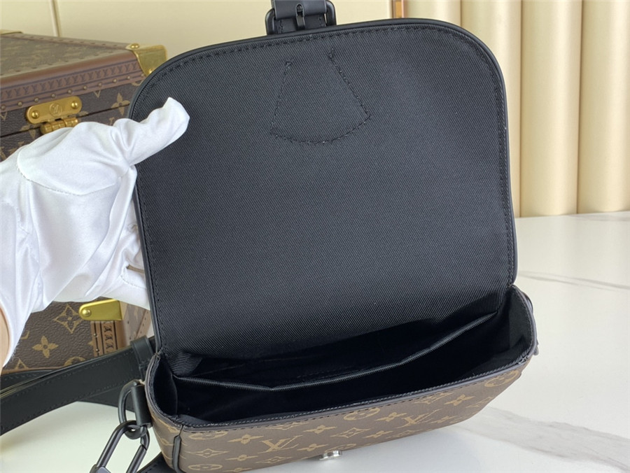 l0vis Vvtt0n montsouris messenger pm shoulder bag