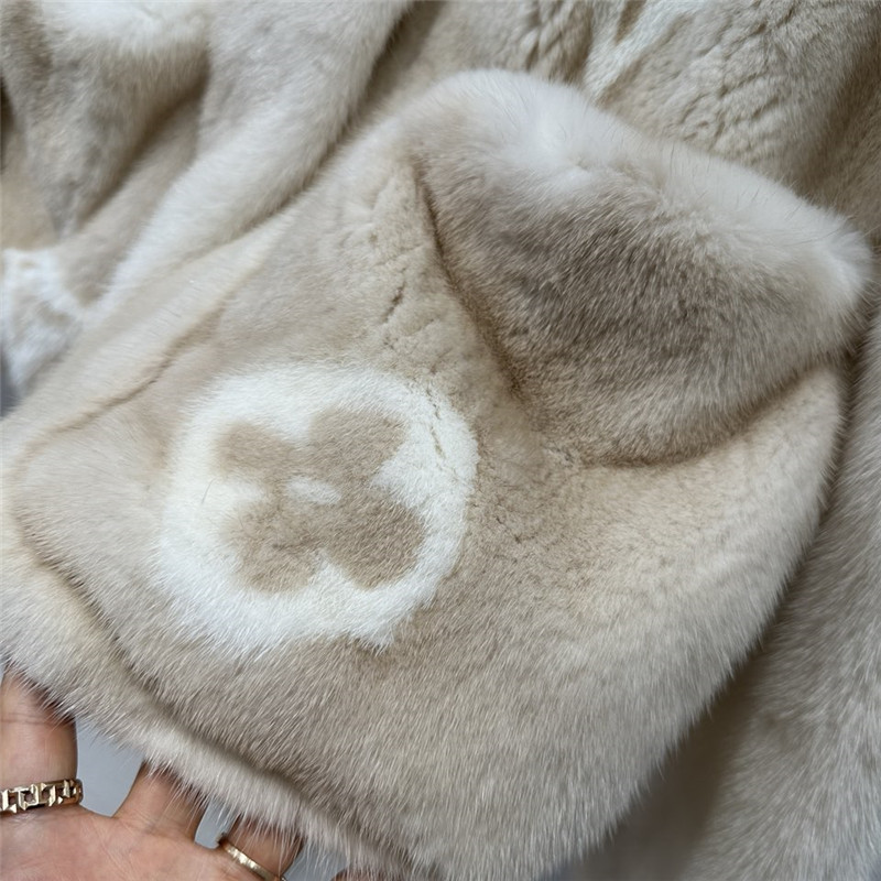 l0vis Vvtt0n lv short mink jacket