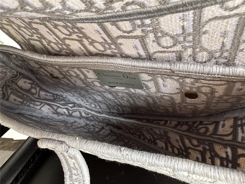D10r light gray embroidered denim saddle bag