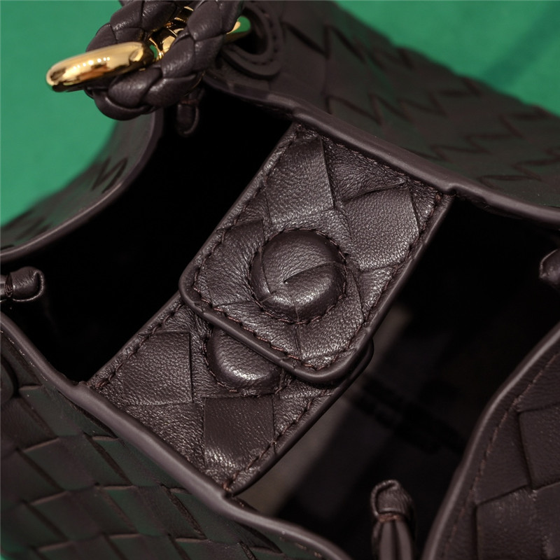 b0tt*ga Ven*ta parachute leather shoulder bag