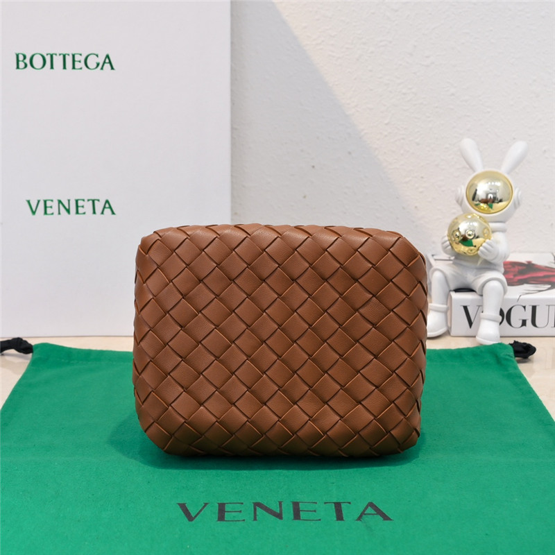 b0tt*ga Ven*ta parachute leather shoulder bag