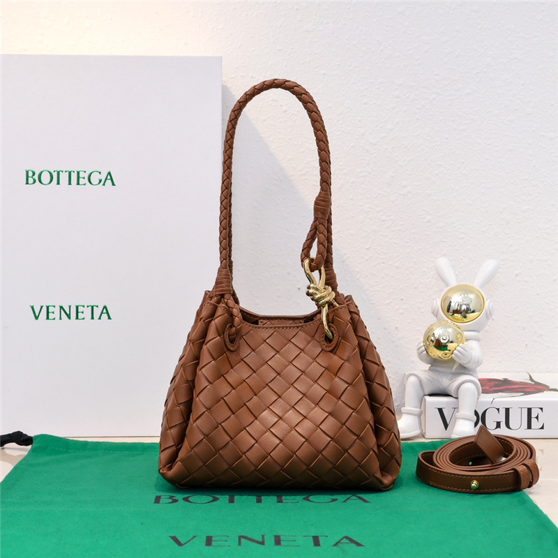 b0tt*ga Ven*ta parachute leather shoulder bag