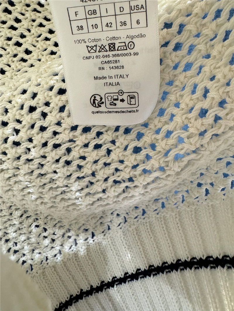 D10r puff sleeve sweater