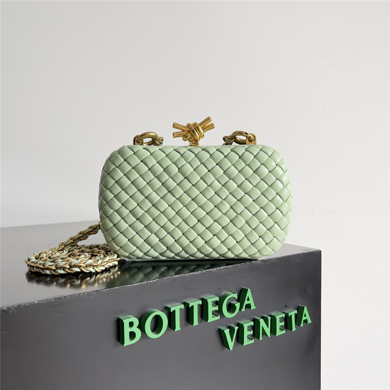 b0tt*ga Ven*ta green knot clutch bag
