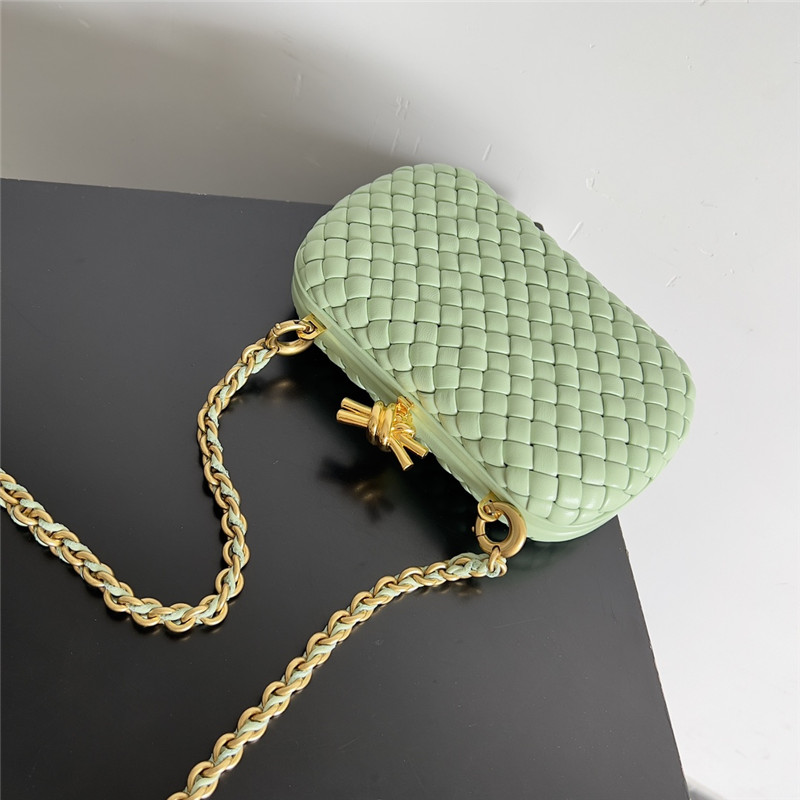 b0tt*ga Ven*ta green knot clutch bag