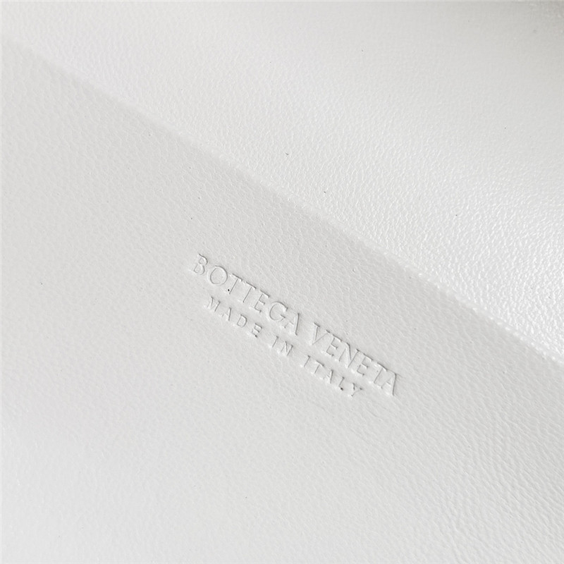 b0tt*ga Ven*ta woven zip crossbody bag