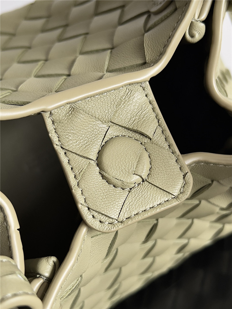 b0tt*ga Ven*ta small andiamo parachute bag in green