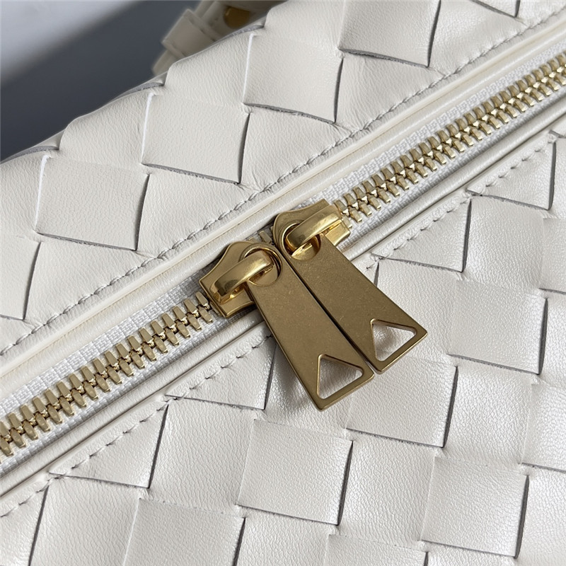 b0tt*ga Ven*ta woven zip crossbody bag
