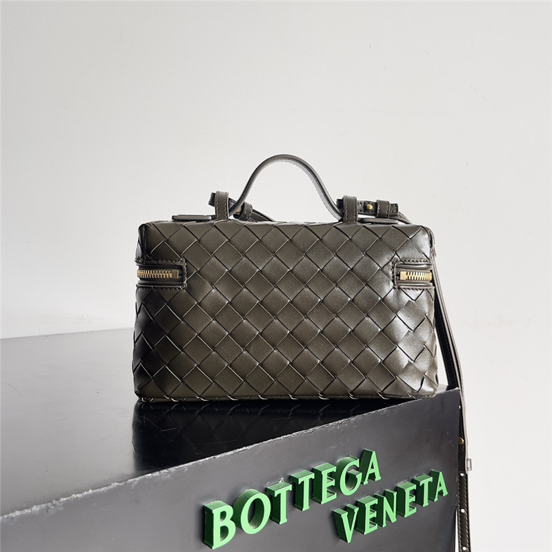 b0tt*ga Ven*ta woven zip crossbody bag
