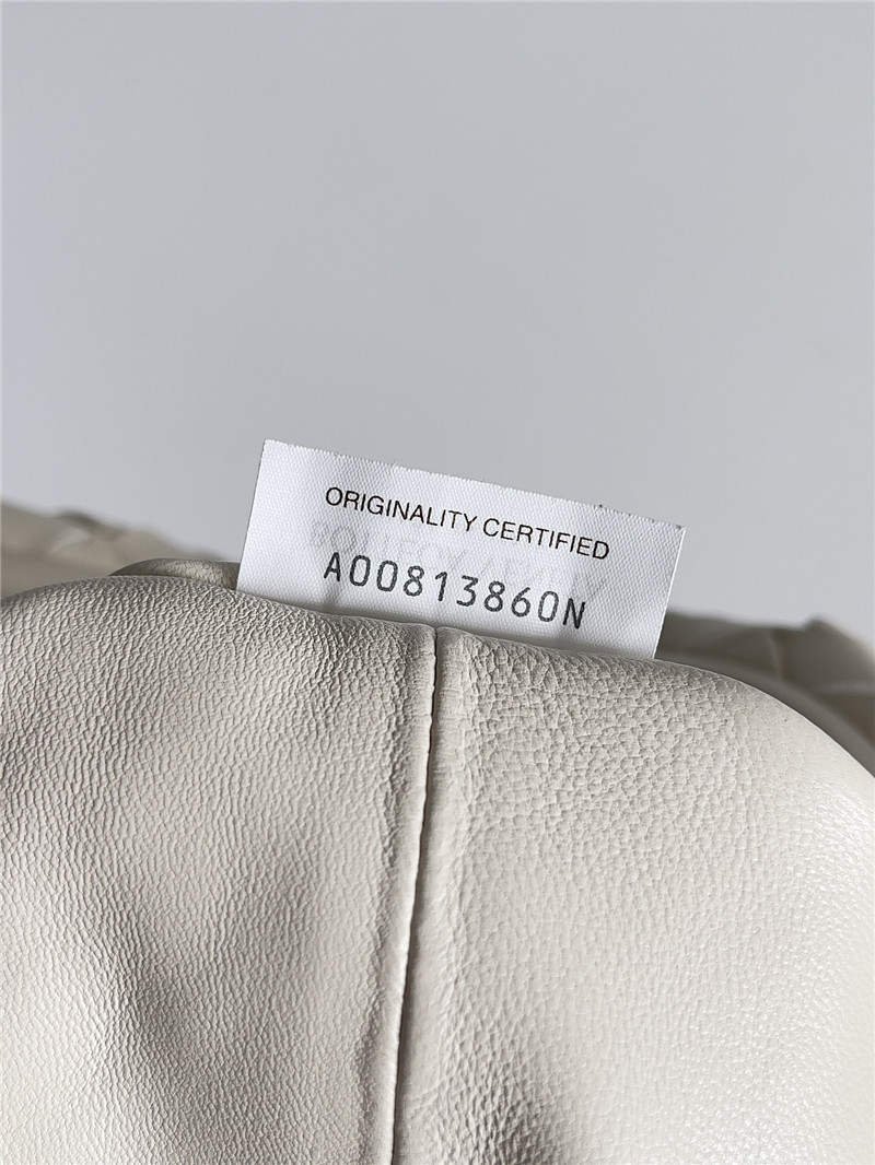 b0tt*ga Ven*ta lauren clutch