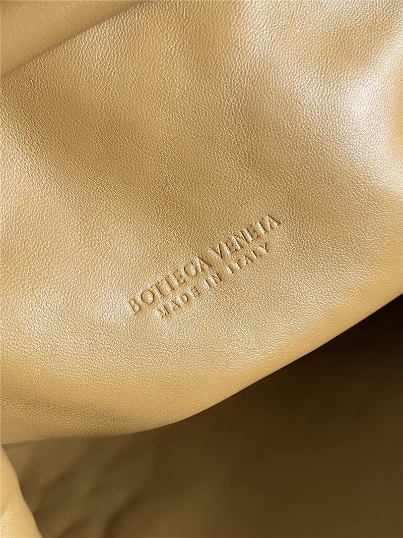 b0tt*ga Ven*ta lauren clutch