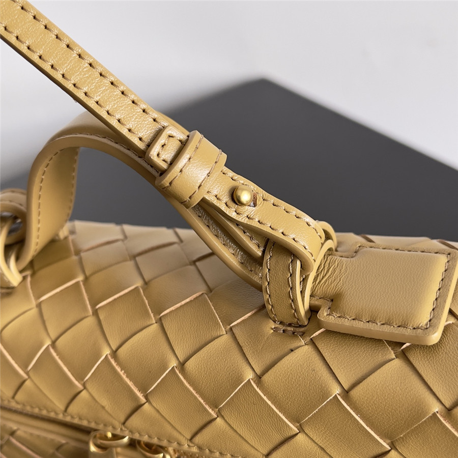 b0tt*ga Ven*ta woven zip crossbody bag