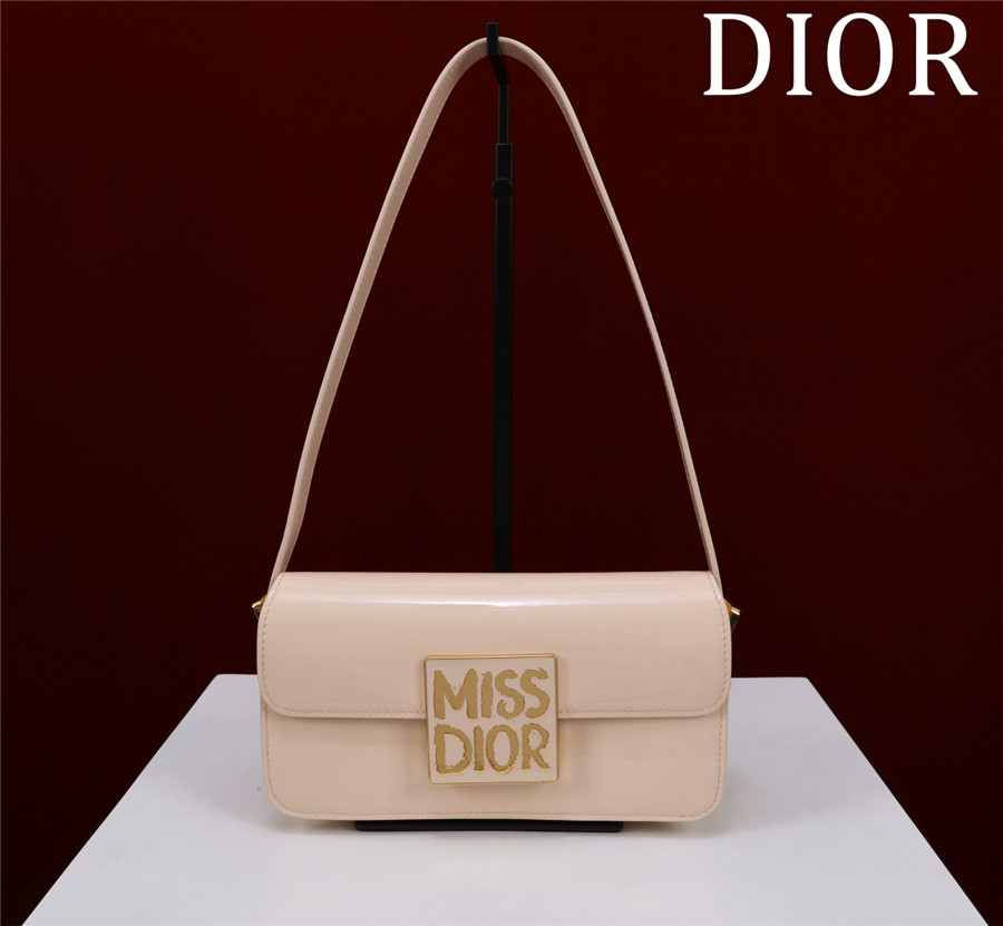 miss D10r flap bag