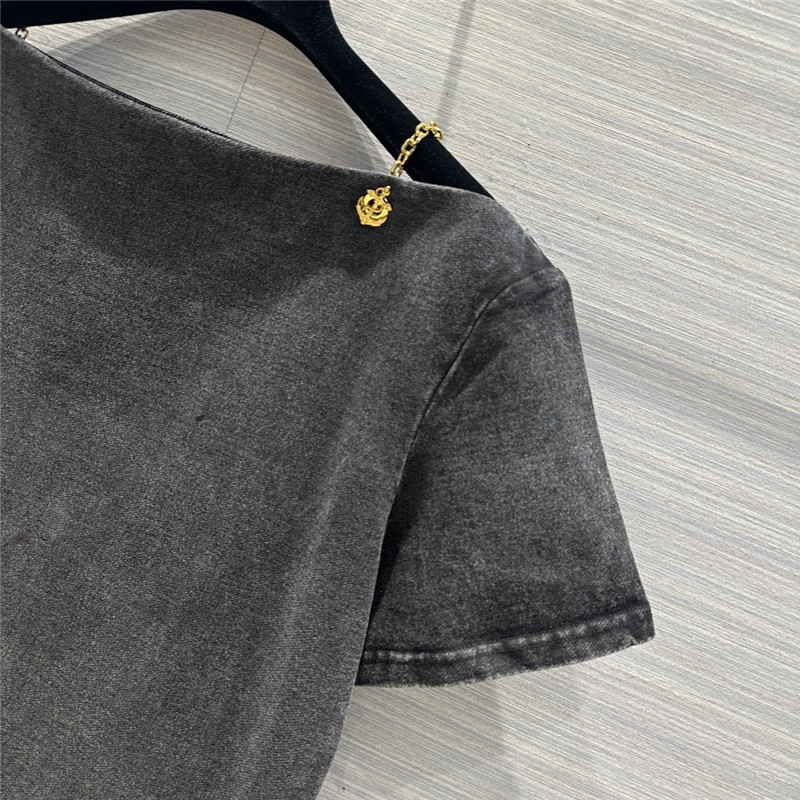 l0vis Vvtt0n lv metal lock strap boat neck t-shirt