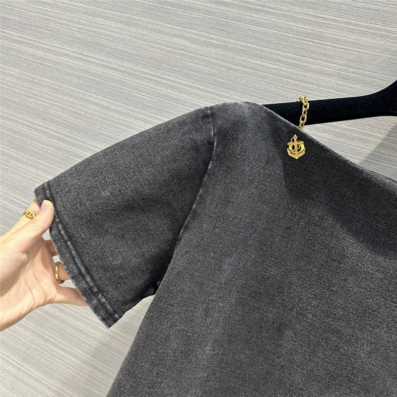 l0vis Vvtt0n lv metal lock strap boat neck t-shirt