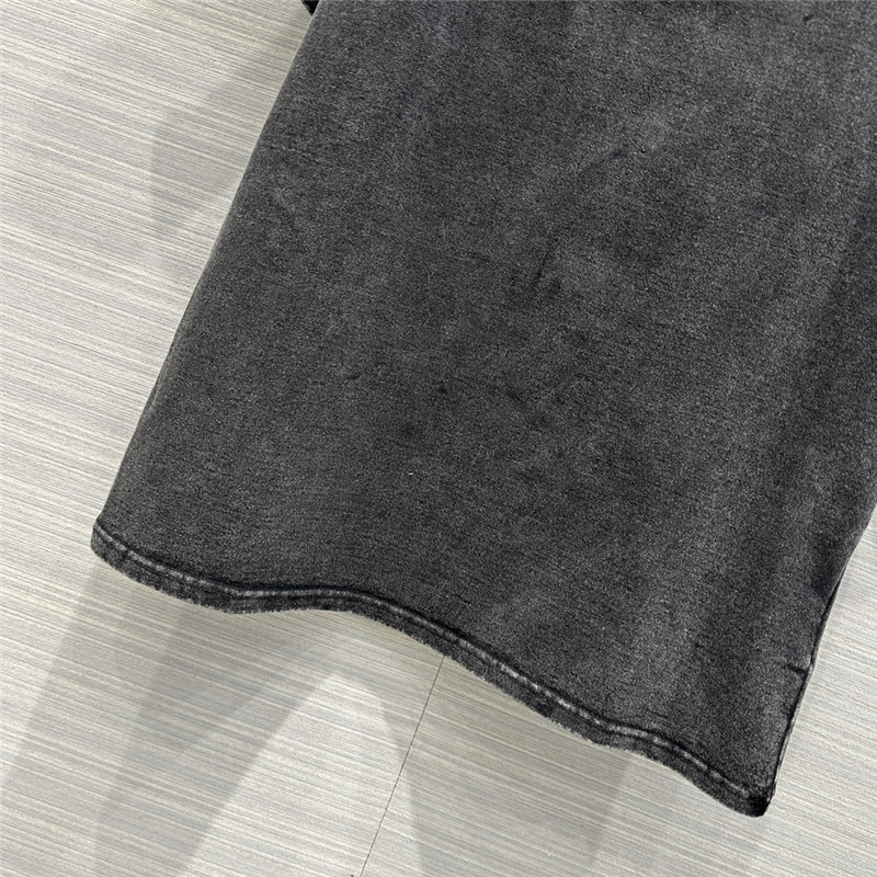 l0vis Vvtt0n lv metal lock strap boat neck t-shirt