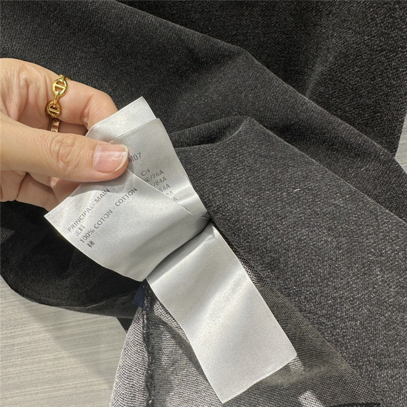 l0vis Vvtt0n lv metal lock strap boat neck t-shirt