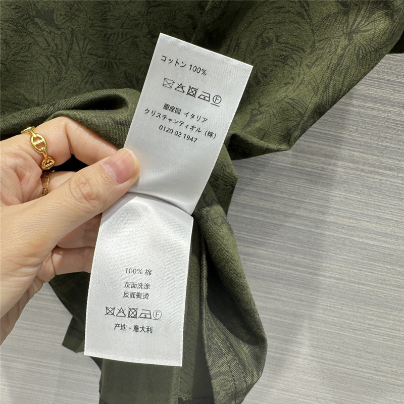 D10r military green t-shirt