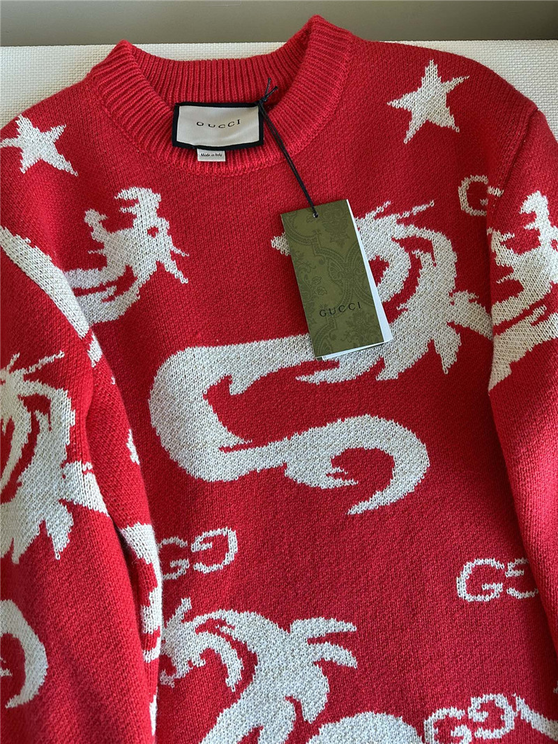 Gvc*1 red dragon neck sweater
