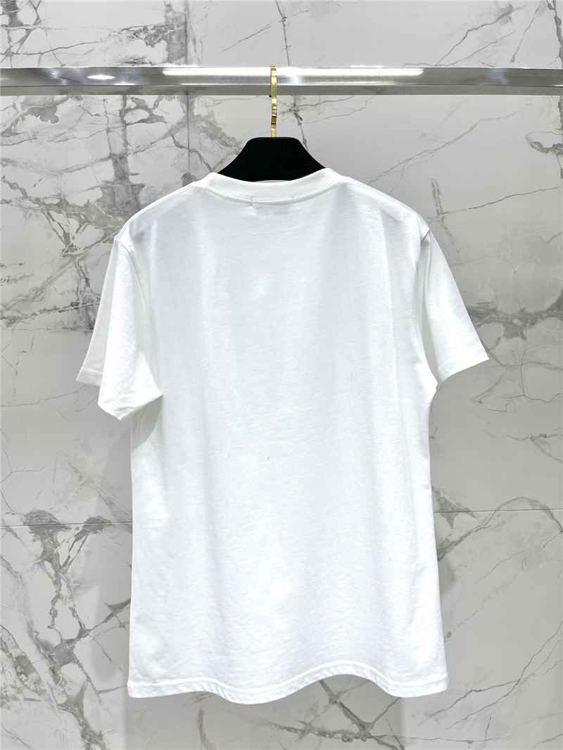 Ch**el versatile loose short-sleeved t-shirt.
