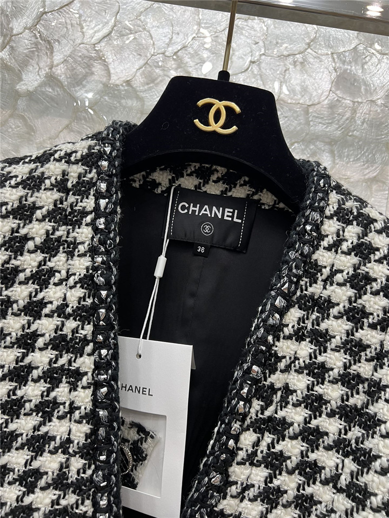 Ch**el v-neck houndstooth coat