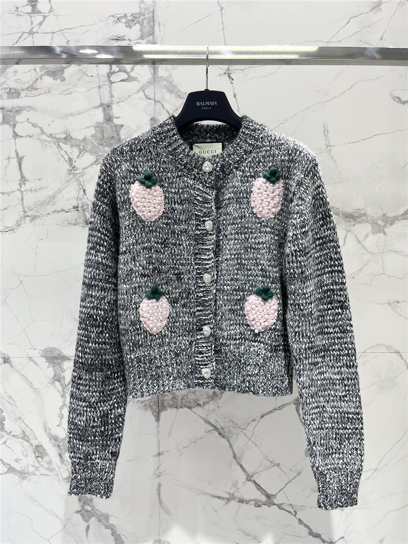Gvc*1 floral grey crewneck knit cardigan