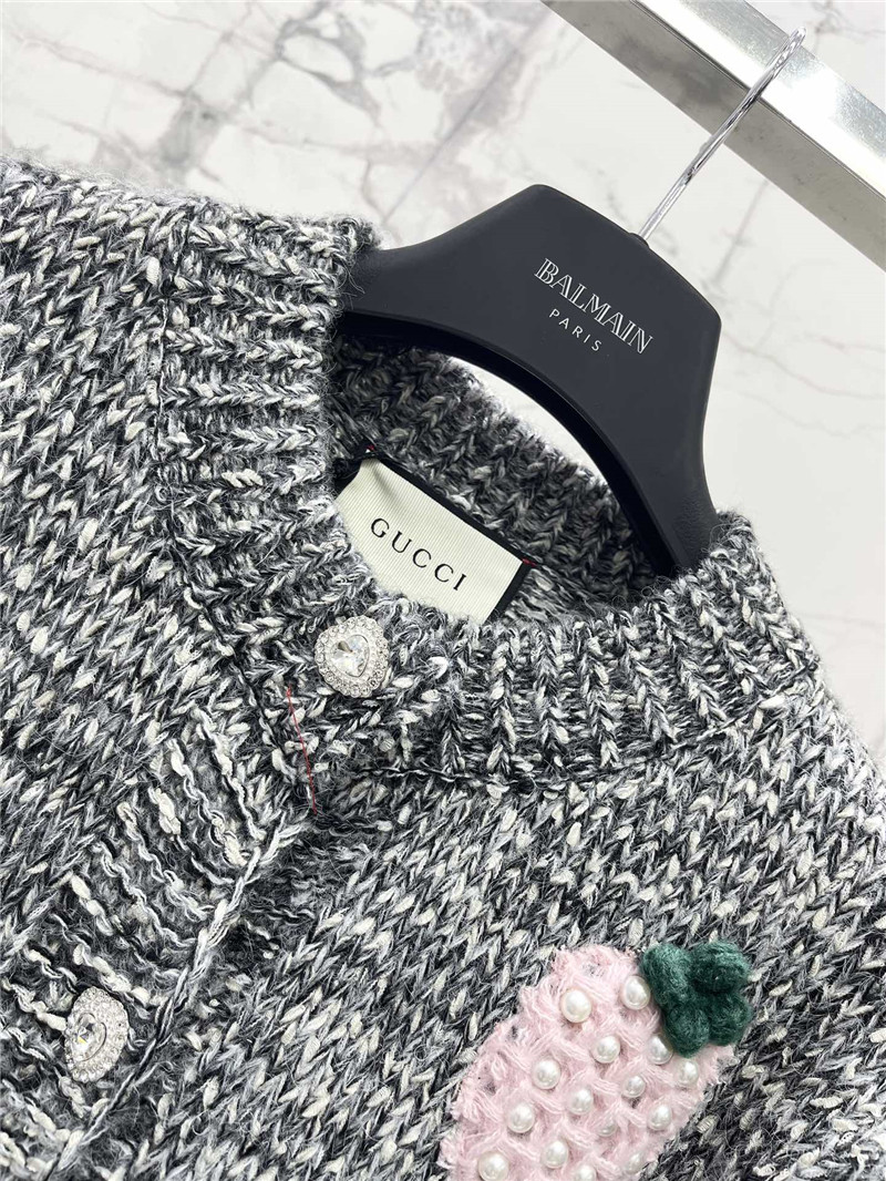 Gvc*1 floral grey crewneck knit cardigan