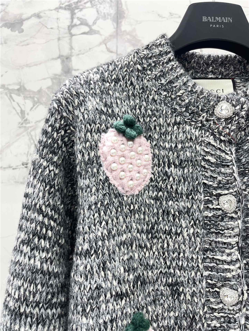 Gvc*1 floral grey crewneck knit cardigan