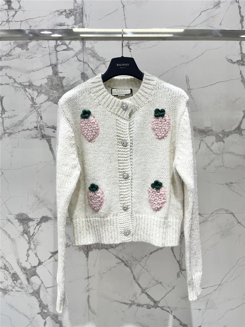 Gvc*1 white crewneck knit cardigan
