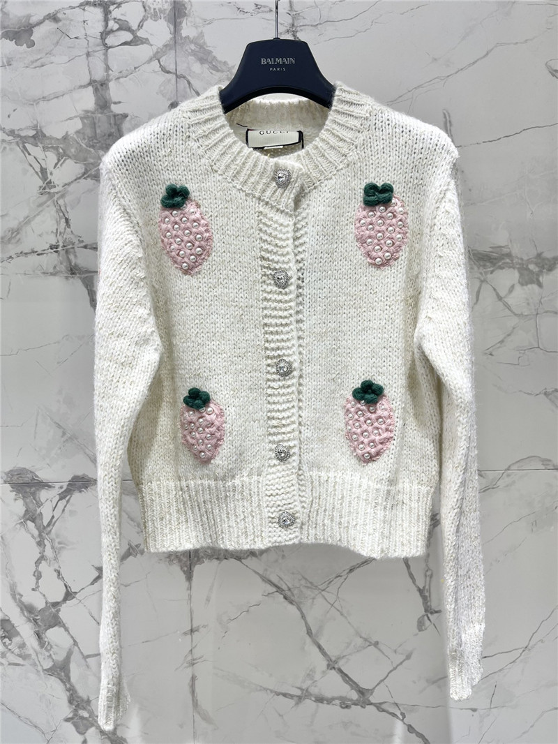 Gvc*1 white crewneck knit cardigan