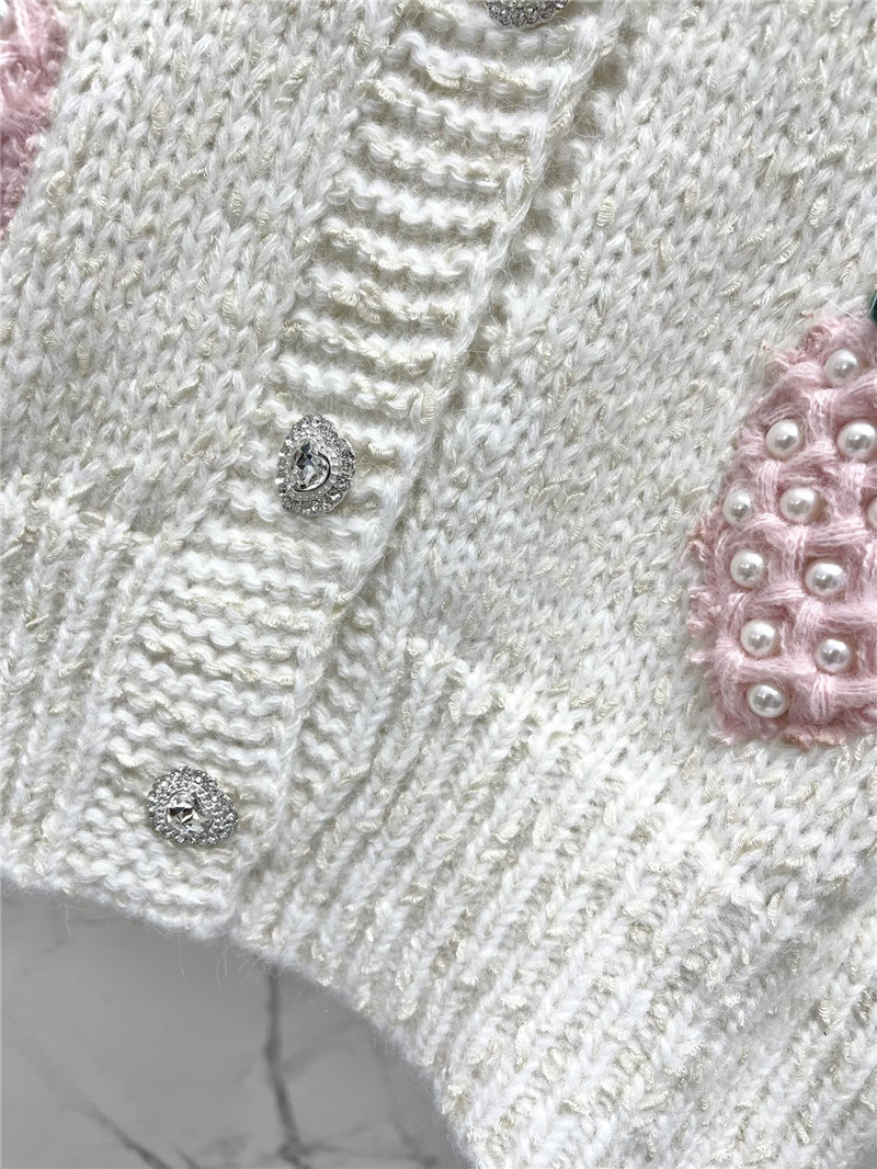 Gvc*1 white crewneck knit cardigan