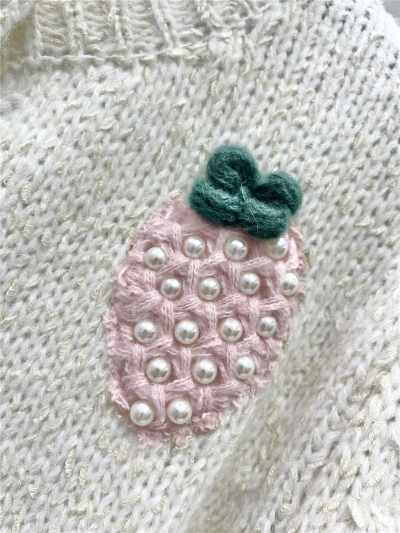 Gvc*1 white crewneck knit cardigan