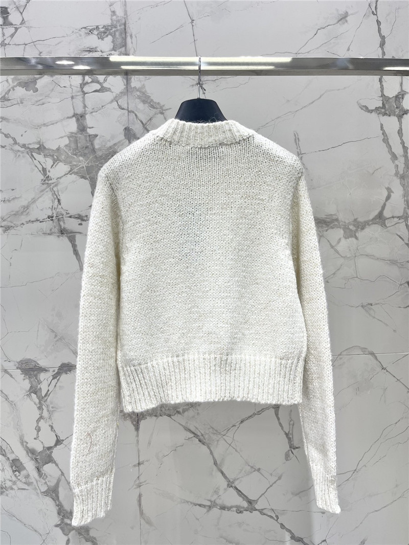 Gvc*1 white crewneck knit cardigan