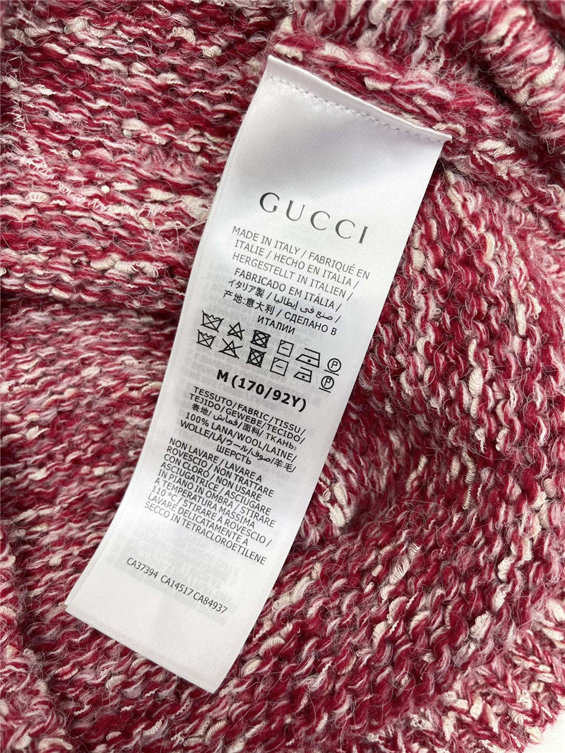 Gvc*1 red crewneck knit cardigan