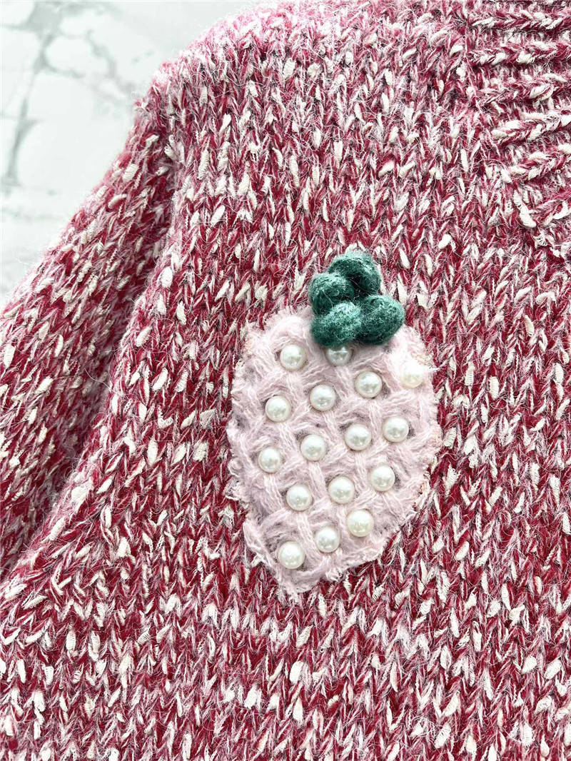 Gvc*1 red crewneck knit cardigan