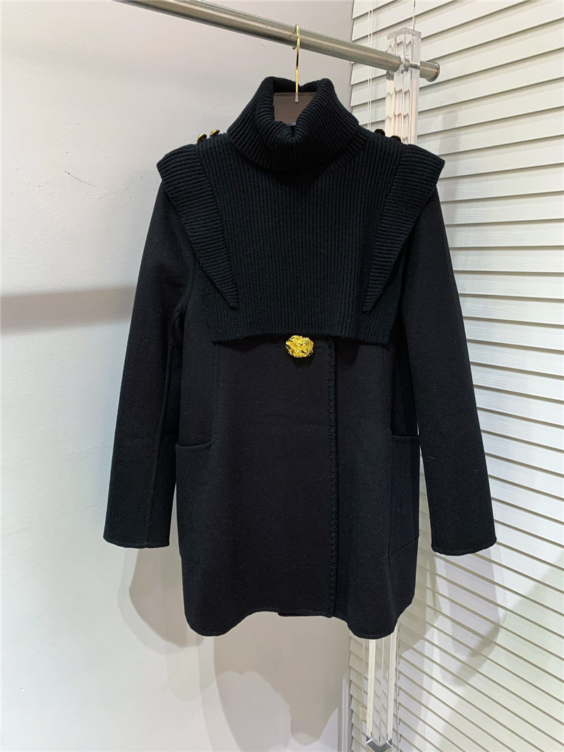 Y51 wool mid-length coat with rose gold buttons