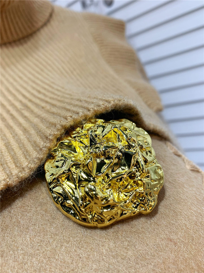 Y51 wool mid-length coat with rose gold buttons