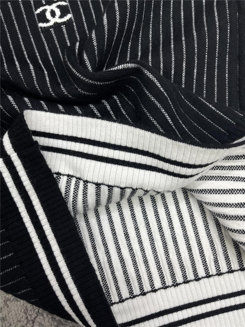 Ch**el crew neck striped logo sweater black