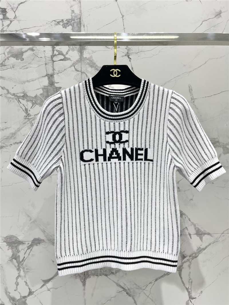 Ch**el vertical striped logo sweater white